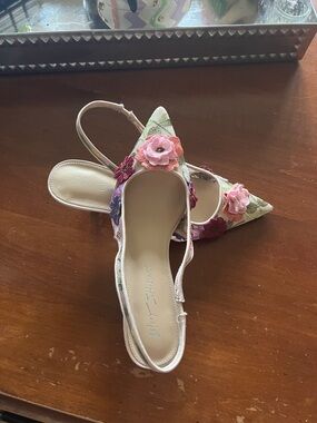 Betsey Johnson Pink Floral Pointed Slingback kitten heels